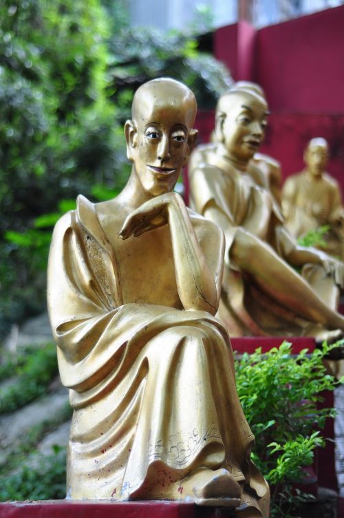 Budda, Dešimt Tūkstančių Budų Vienuolyno, Statula