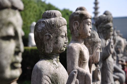 Budos Statulos, Kinija, Akmuo, Religija