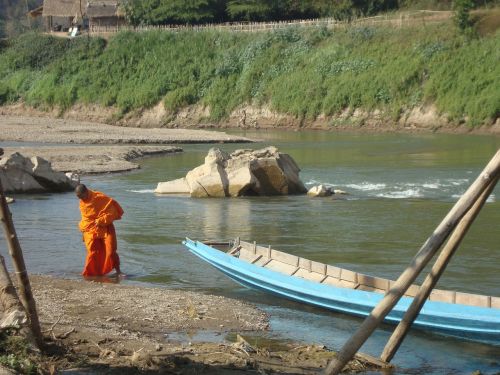 Budistų Vienuolis, Laosas, Upės Nykimas