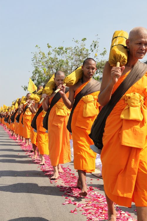 Budistams, Vienuoliai, Budizmas, Vaikščioti, Oranžinė, Drabužiai, Tajų, Budistinis, Wat, Phra Dhammakaya, Šventykla, Dhammakaya Pagoda, Daugiau Nei, Milijonai, Budhas, Auksas, Tailandas