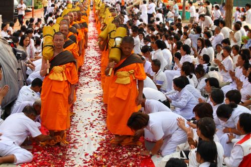 Budistams, Vienuoliai, Vaikščioti, Tradicija, Ceremonija, Tailandas, Tajų, Festivalis, Melstis, Wat, Phra Dhammakaya, Šventykla, Dhammakaya Pagoda, Daugiau Nei, Milijonai, Budhas, Auksas, Budizmas