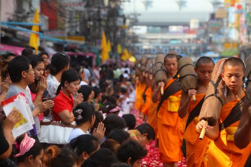 Budistams, Vienuoliai, Medituoti, Vaikščioti, Tradicija, Ceremonija, Žmonės, Tailandas, Budizmas, Oranžinė, Drabužiai, Wat, Phra Dhammakaya, Šventykla, Dhammakaya Pagoda, Daugiau Nei, Milijonai, Budhas, Auksas