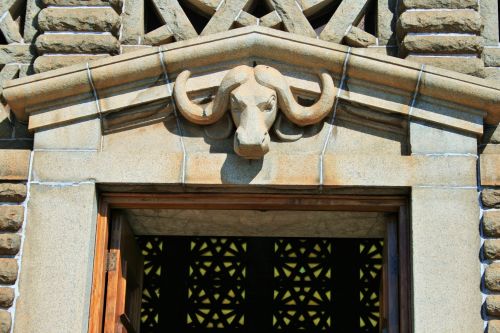 Įėjimas,  Durys,  Galva,  Gyvūnas,  Skulptūra,  Buivolų Galva Virš Įėjimo