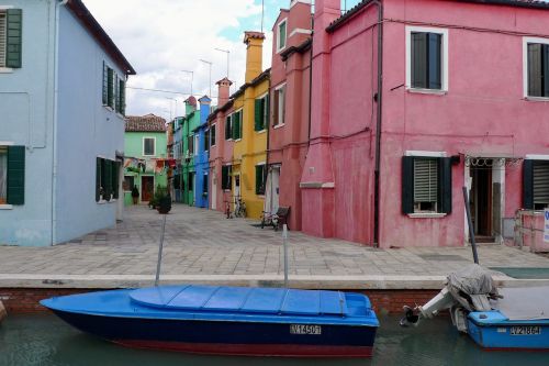 Burano, Venecija, Italy, Spalvingi Namai, Namai, Langai, Valtys, Gatvė, Vanduo, Sala, Prieplauka, Mėlynas Namas, Linas, Rožinis Namas, Geltonoji Namas