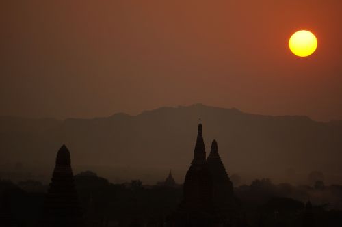 Burma, Saulė, Šventykla
