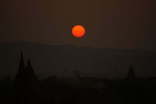 Burma, Saulėlydis, Raudona