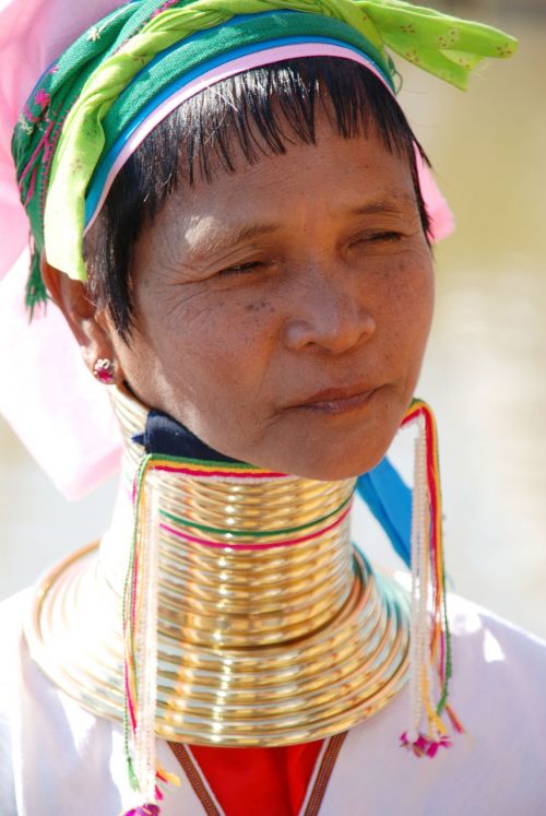 Burma, Moteris, Ilgosios Kaklo Moterys, Vietinė Kultūra