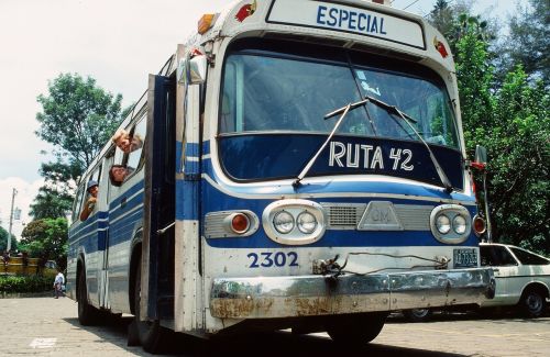 Autobusas, Vasara, Salvadoras