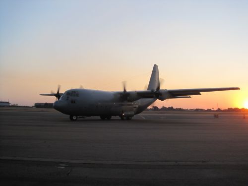 Orlaivis,  C-130,  Aerodromas,  Saulėlydis,  Minkštas,  Rožinis,  C-130 Su Minkštu Saulėlydžiu