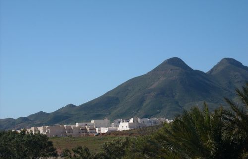 Cabo Gata, Isleta Del Moro, Nacionalinis Parkas, Andalūzija, Ispanija, Kalnas, Baltas Kaimas, Palmės, Dangus, Mėlynas