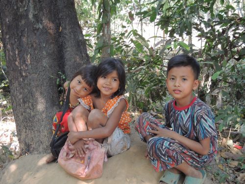 Kambodža, Vaikai, Broliai
