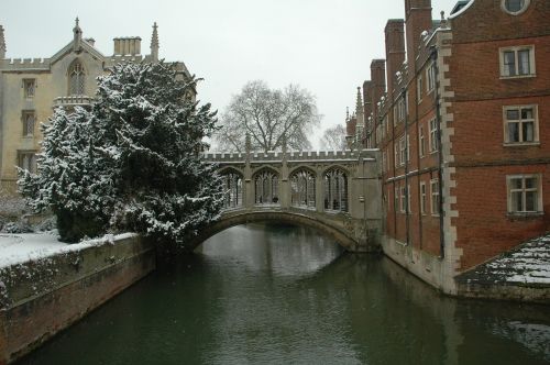 Cambridge, Sniegas, Tiltas, Universitetas