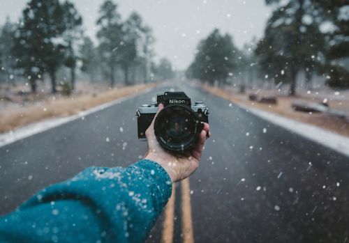Fotoaparatas, Nikon, Objektyvas, Juoda, Fotografija, Sniegas, Žiema, Šaltas, Blur, Ranka, Medis, Augalas, Kelias