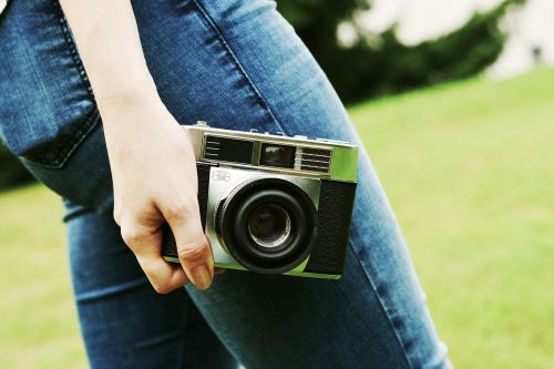 Fotoaparatas, Senoji Kamera, Nostalgija, Fotoaparatas, Nuotrauka, Retro, Fotografija, Vintage, Analoginė Kamera, Hipster, Ranka, Mergaitė