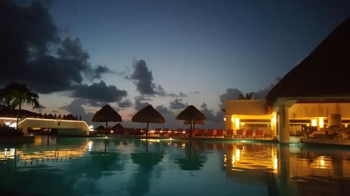 Cancun, Baseinas, Mėnulio Rūmai