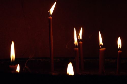 Žvakė, Tamsi, Šviesa, Liepsna, Ugnis, Žvakių Šviesa, Religija, Bažnyčia, Tamsa, Dvasingumas, Tradicinis, Religinis, Juoda