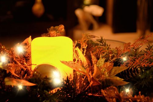 Žvakė, Žvakių Šviesa, Kalėdų Papuošalas, Spindesys, Lichterkette, Kalėdos, Adventas, Apdaila, Kalėdų Puošimas, Kalėdų Motyvas, Žiema, Žiemos Laikas, Kalėdų Giesmė