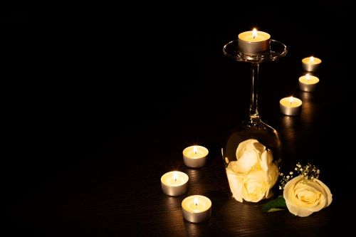 Žvakės, Tealight, Vaškas, Arbatos Žvakės, Vaškinė Žvakė, Šviesa, Žvakių Šviesa, Žibintai, Vyno Taurė, Rožės, Stiklas, Apdaila, Deko, Parafinas