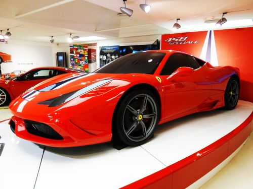 Automobilis Ferrari,  Lenktyninis Automobilis,  Sportinė Mašina,  Raudona Mašina