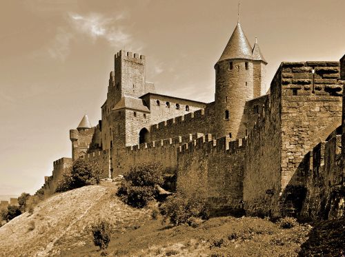 Carcassonne, France, Miesto Sienos, Viduramžiai, Bokštai