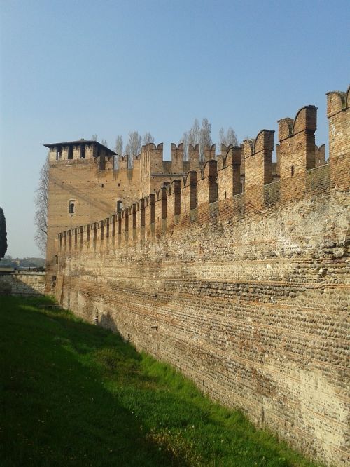 Castelvecchio, Sienos, Juodieji Paukščiai, Verona