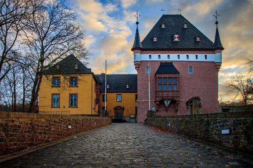 Pilis, Moatiška Pilis, Sudaryta Wasserschloss, Schloss Burgau, Düren