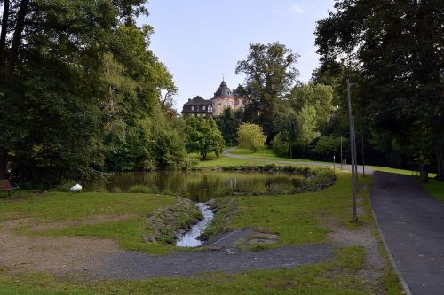 Pilies Parkas, Tvenkinys, Schloss Laubach