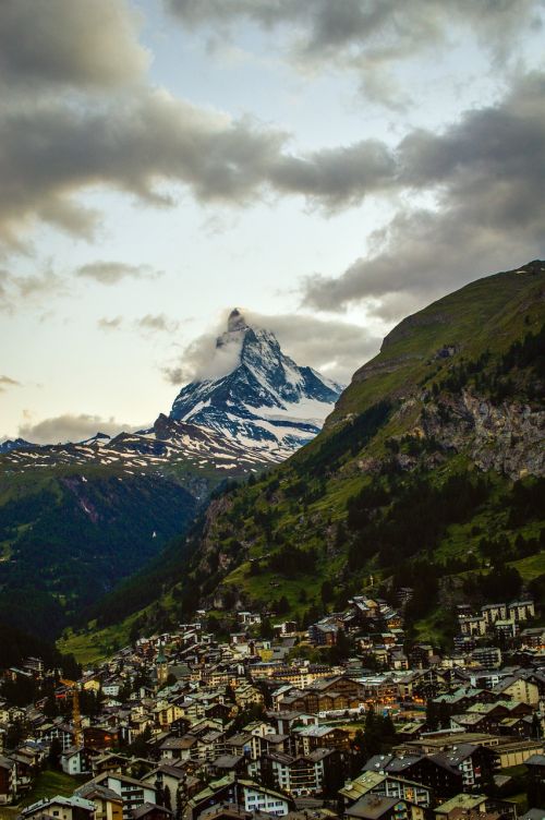 Cervin, Zermatt, Swiss, Gamta, Kelionė, Lauke, Europa, Europos, Alpių, Alpės, Žiema, Aukštas, Kalnas, Grožis, Ceu, Namelis, Kraštovaizdis, Peizažai, Šveicarija, Turizmas, Turizmas, Turizmas, Nevado, Sniegas, Viešbučiai, Viešbutis