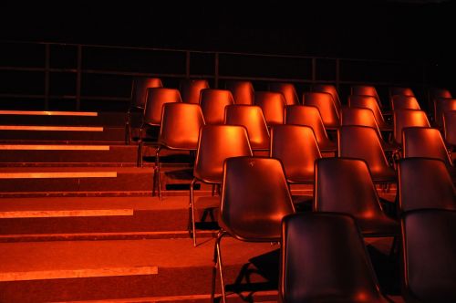 Kėdės, Laiptai, Teatras