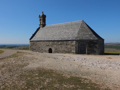 Koplyčia, Finistère, Arrio Kalnai, Brittany, Religija