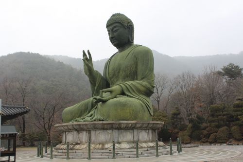 Cheonan, Taejo Kalnas, Bronzinė Amitabos Statula
