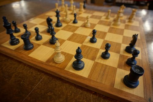 Šachmatai, Žaisti, Šachmatų Lenta, Šachmatų Žaidimas, Strategija, Skaičiai, Šachmatų Figūros, Galvoti, Karalius, Stalo Žaidimas, Apsvarstyti, Taktika