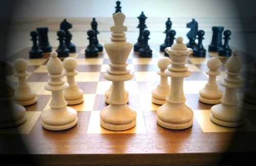 Šachmatai, Žaisti, Šachmatų Žaidimas, Šachmatų Lenta, Lady, Karalius, Balta, Juoda, Šachmatų Figūros, Strategija, Figūra, Skaičiai, Montavimas