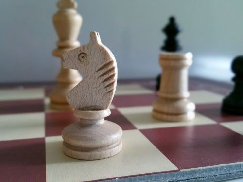 Šachmatai, Mediniai Paveikslai, Žaidimo Ženklai, Gesellschaftsspiel, Strategija, Žaidimų Lenta
