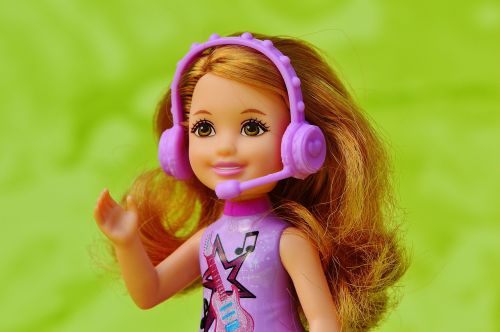 Vaikas, Muzika, Barbie, Dainuoti, Ausinės, Mikrofonas, Mergaitė, Žaislai, Žaisti, Blondinė, Mielas, Lėlės, Mergaičių Žaislai, Šypsena, Laimingas, Džiaugsmas, Graži, Gražus, Plaukai, Grožis