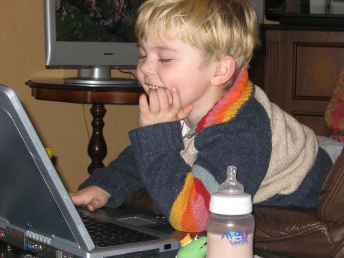 Vaikas, Berniukas, Pienas, Nešiojamojo Kompiuterio, Kompiuteris, Linksma, Nešiojamas Kompiuteris, Pc