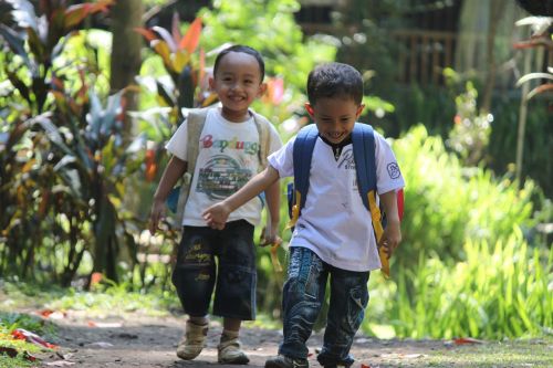 Vaikas, Žaisti, Bėgimas, Žaislai, Džiaugsmas, Indonesian, Gamta