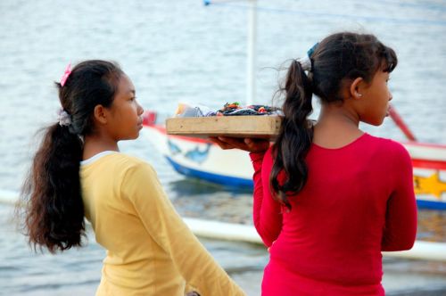 Vaikai, Papludimys, Pardavimai, Bali