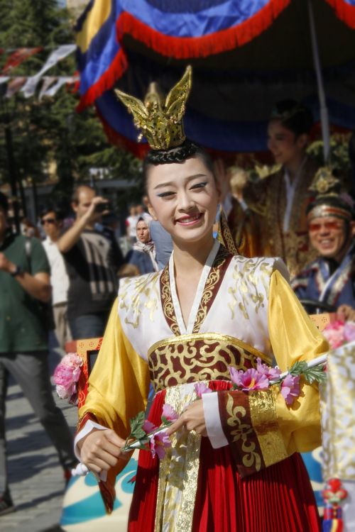 Kinai, Paradas, Spalvingas Apranga, Festivalis