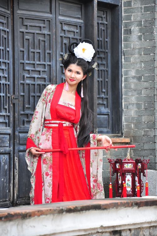 Kiniška Moteris, Kiniška Moteris Su Žibintu, Tradicinė Kiniška Moteris