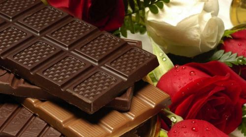 Šokoladas, Saldainiai, Tamsi, Saldus, Pieniškas Šokoladas, Skanus, Kakava, Konditerijos Gaminiai, Valgymas, Gydyti, Indulgencija, Gėlės, Rožės, Žiedai, Žydi, Valentine