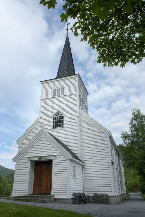 Bažnyčia, Spiers, Søvik