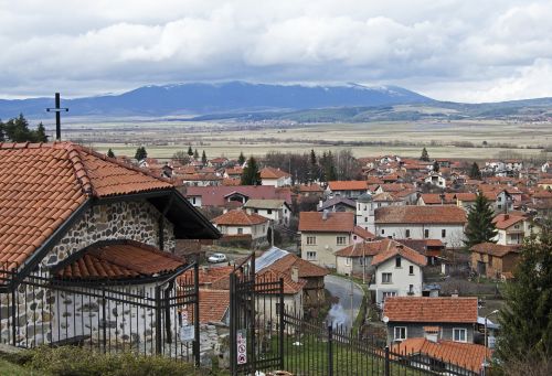 Bažnyčia,  Ortodoksas,  Bulgarija,  Kaimas,  Akmuo,  Kirsti,  Plytelių Stogai,  Juodas Tvora,  Metalinis Tvora,  Religija,  Architektūra,  Krikščionis,  Krikščionybė,  Mėlynas,  Religinis,  Debesys,  Kalnas,  Be Honoraro Mokesčio