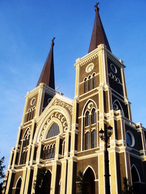 Bažnyčia, Tuoktis, Tailandas