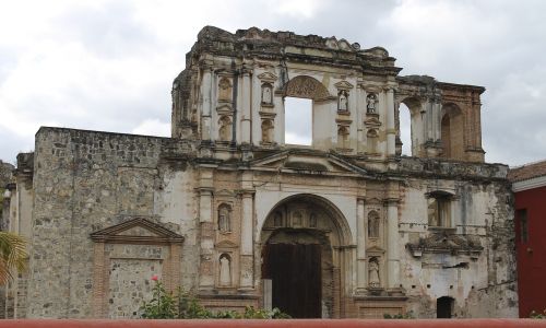 Bažnyčia Antigua Gvatemaloje, Bažnyčia, Senas Pastatas
