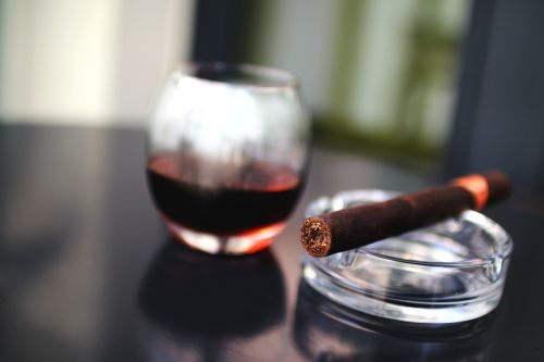 Cigaras, Rūkymas, Peleninė, Vynas, Stiklas
