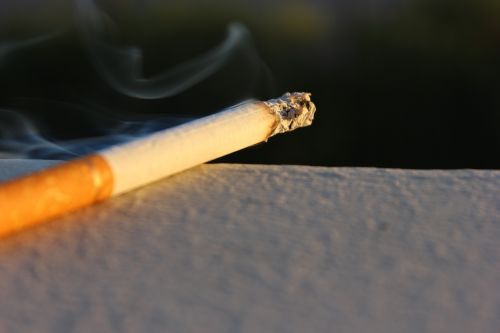 Cigarečių, Marlboro, Tabakas, Dūmai, Vyras, Modelis, Rūkymas, Mesti Rūkyti, Plaučių Vėžys, Pelenai, Vėžys, Nikotinas, Ugnis, Balta, Priklausomybę, Priklausomybe, Vaistas, Sveikata