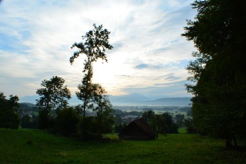 Miestas, Diena S, Saulėtekis, Kalnas, Šveicarija