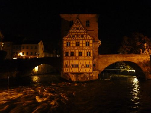Miestas, Bamberg, Architektūra, Naktinė Nuotrauka, Santūra, Pastatas, Naktis, Tiltas, Upė, Istoriškai