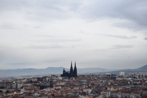Clermont-Ferrand, Katedra, Kraštovaizdis, Miestas